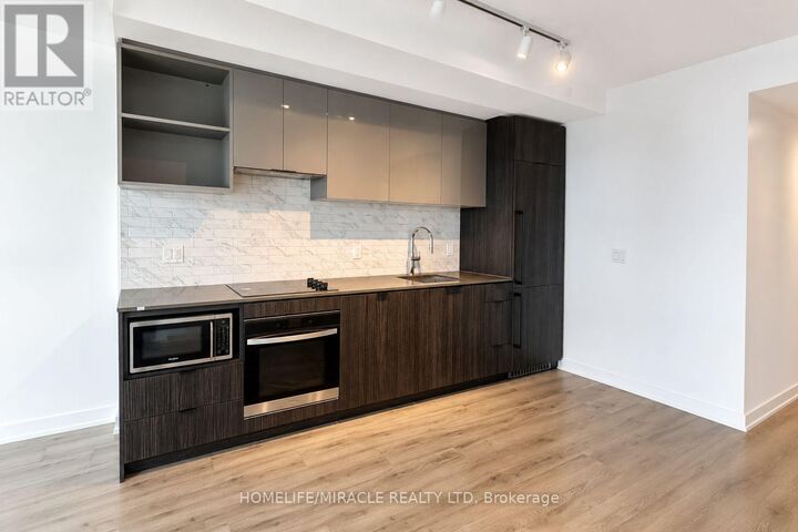 Property Photo: 252 Church Street 1708 ON M5B 0E6