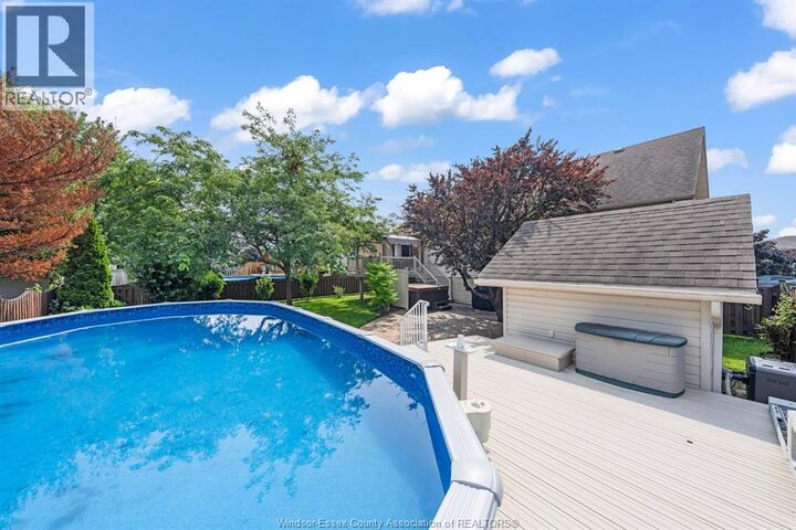 Property Photo:  68 Wakefield Avenue  ON N8H 5J8 