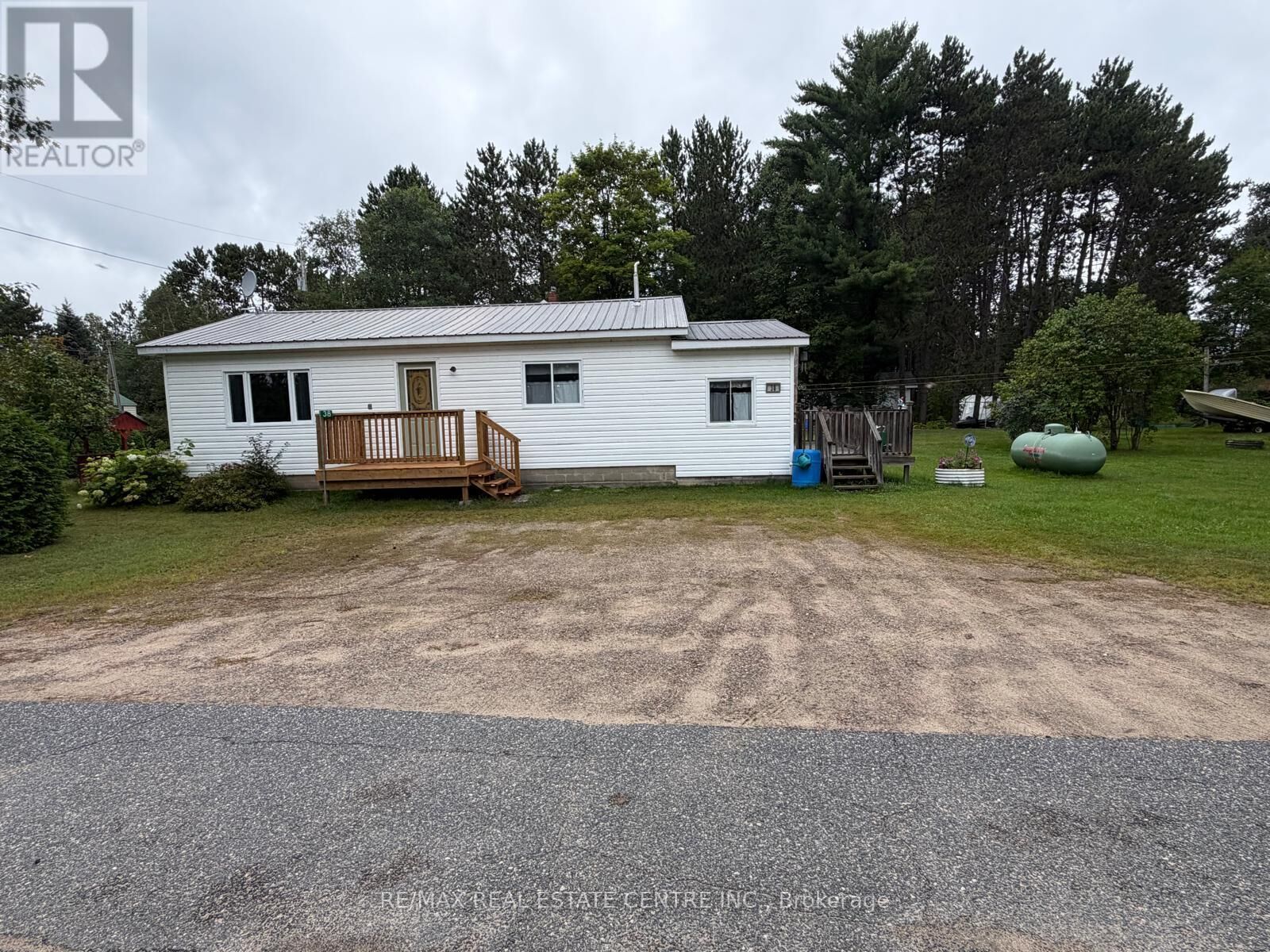 Property Photo: 38 2nd Avenue ON K0J 2M0