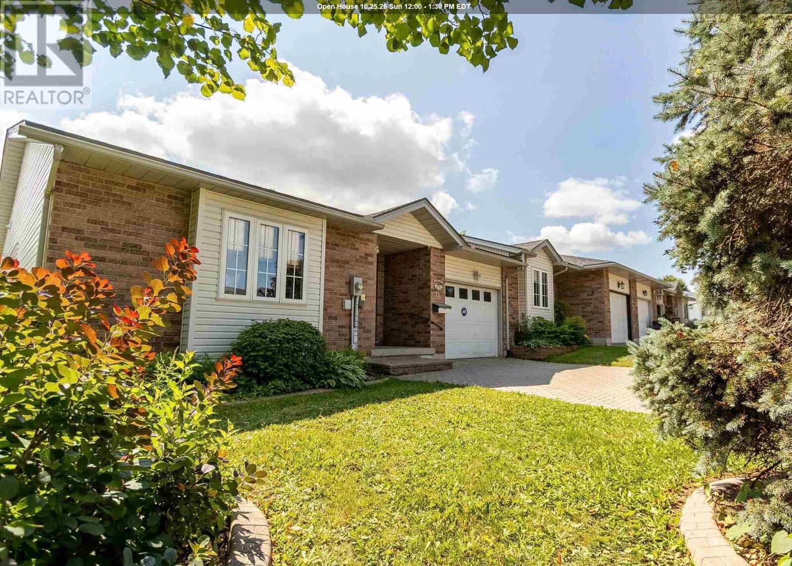 Property Photo:  27 Village Ct  ON P6B 6J8 