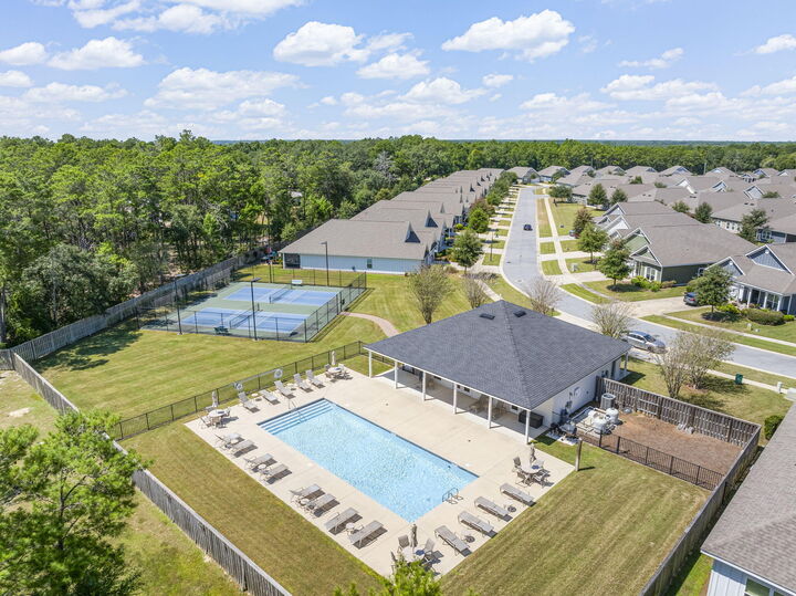 Property Photo: 131 Dusky Way FL 32439