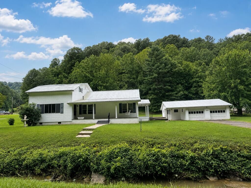 Property Photo:  2267 Meathouse Fork  KY 41519 