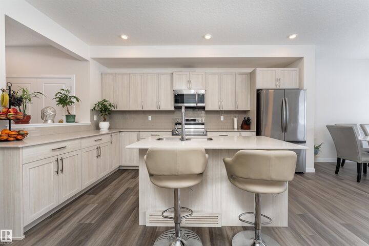 Property Photo:  2120 Muckleplum Crescent SW  AB T6X 3H1 