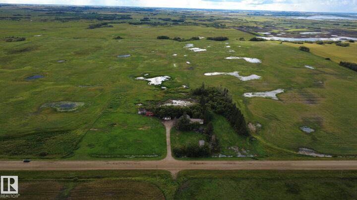 Property Photo:  555022 Rge Rd 152  AB T0B 4K0 