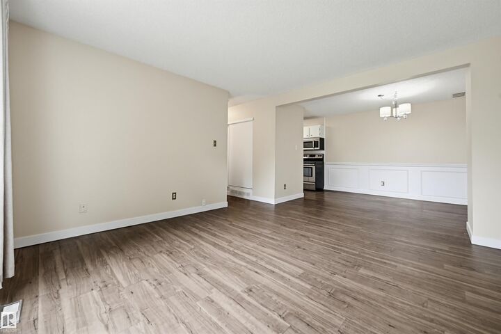 Property Photo:  817 Erin Place NW  AB T5T 1M6 