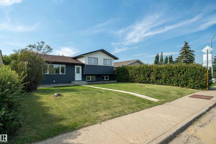 Property Photo:  904 Knottwood S NW  AB T6K 3C3 