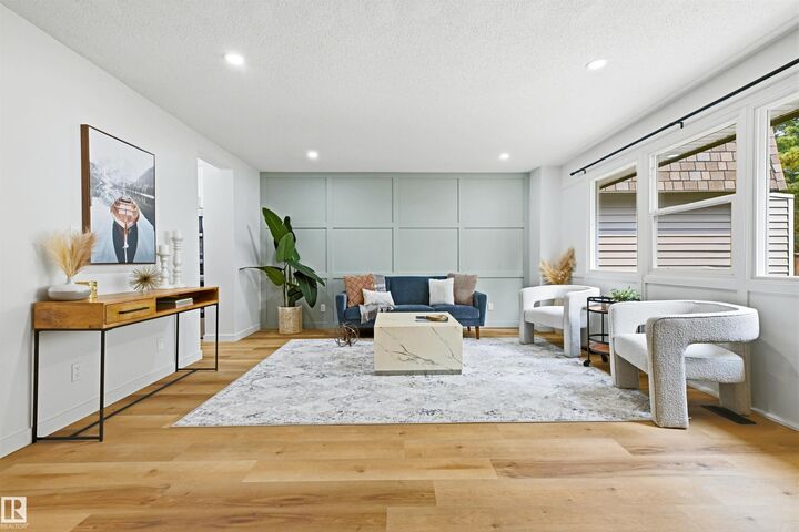 Property Photo:  414 Village On The Green NW  AB T5A 1H2 