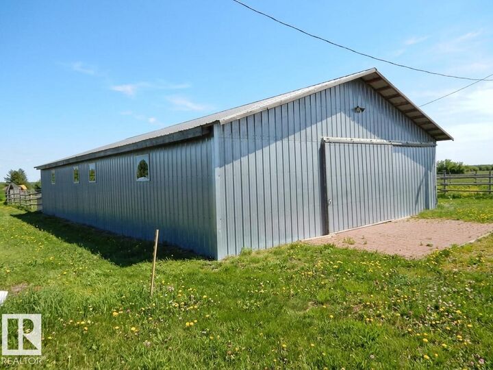 Property Photo:  26317 Twp Road 552  AB T8R 1T4 