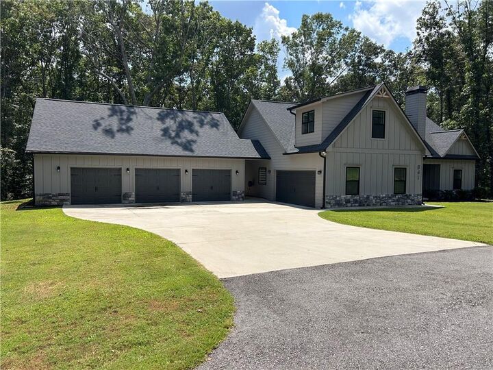 Property Photo: 841 Sweetwater Bend GA 30180