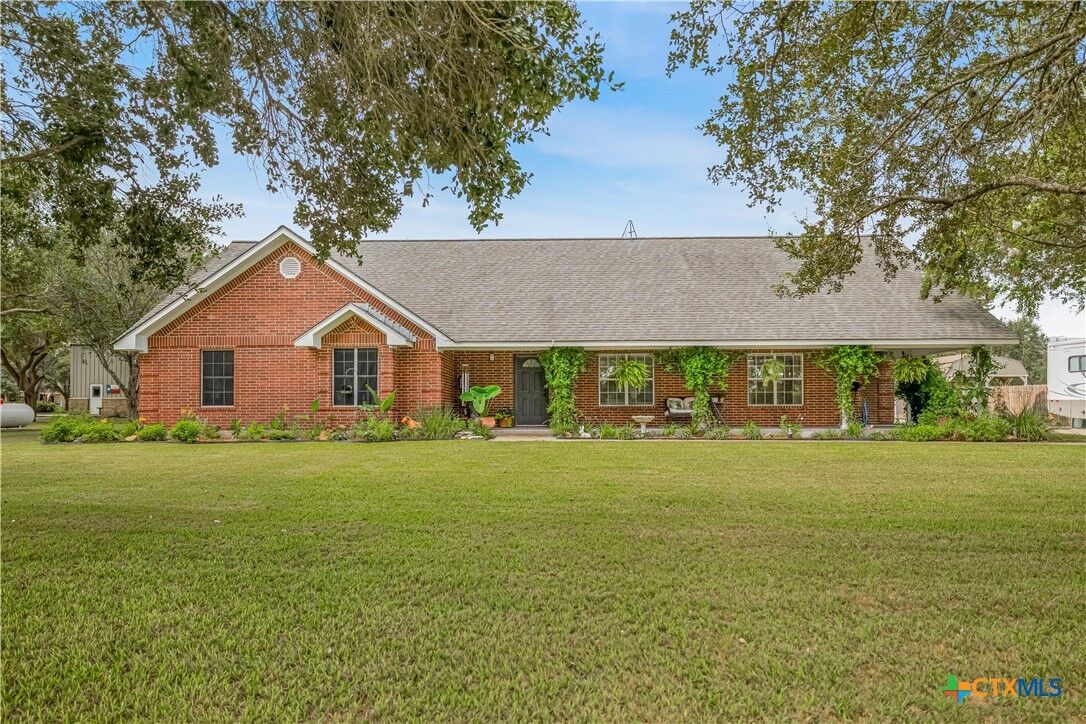 Property Photo: 126 Lakeview Drive TX 77905