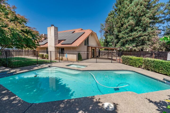 Property Photo:  1689 E Pryor Drive  CA 93720 