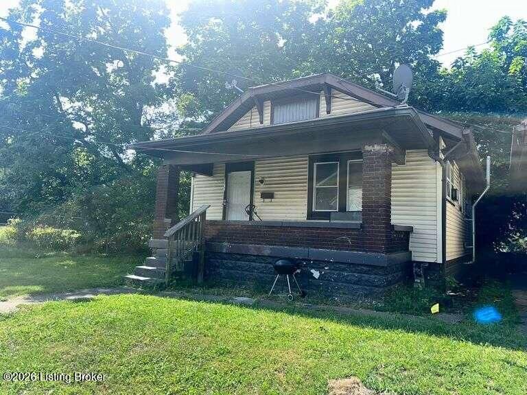 Property Photo:  1412 Hemlock St  KY 40211 