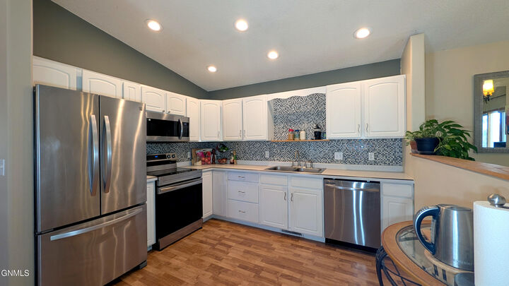 Property Photo:  2204 10th Avenue SE  ND 58554 