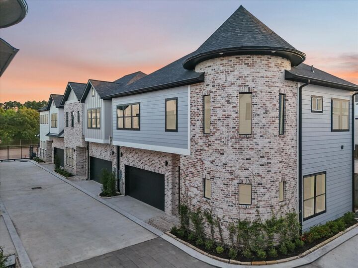 Property Photo: 2590 W Tidwell Road TX 77091