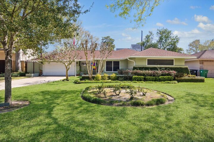 Property Photo:  8611 Ferris Drive  TX 77096 