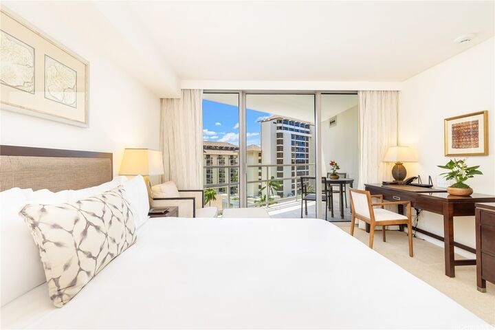 Property Photo:  223 Saratoga Road 1018  HI 96815 