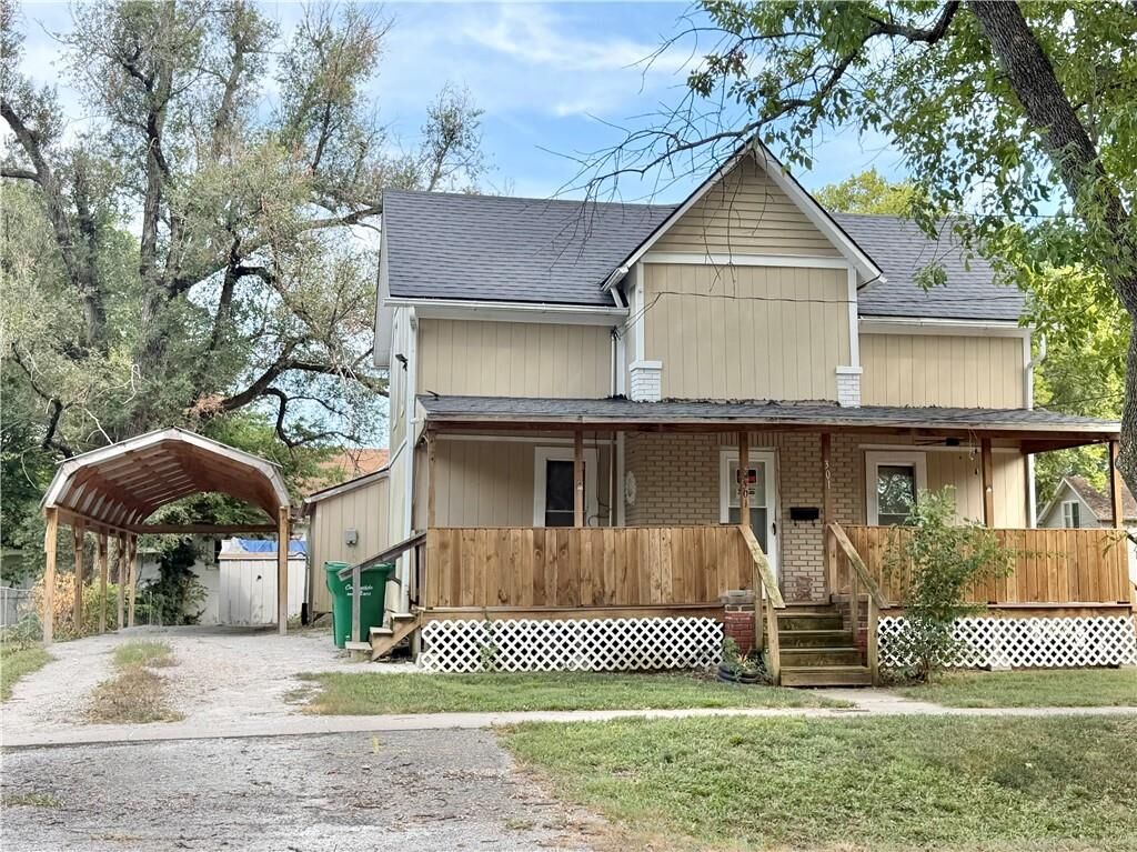 Property Photo: 301 N High Street MO 64730