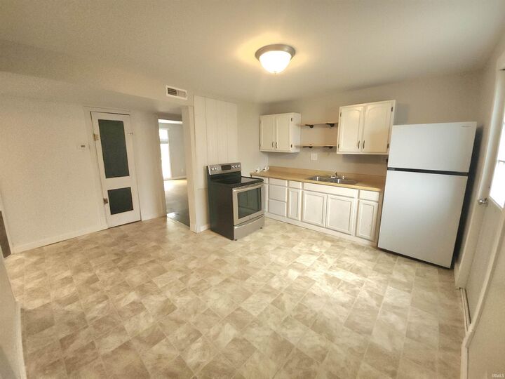 Property Photo: 503 W Walnut Street 3 IN 46901