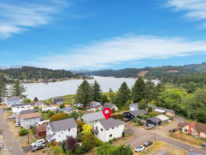 Property Photo: 267 SE Tide Ave Avenue OR 97367