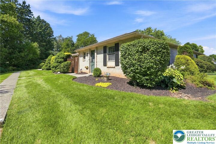 Property Photo:  3032 Aronimink Place  PA 18062 