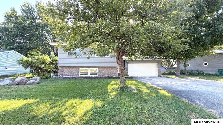Property Photo:  321 N Summit  IA 50458 