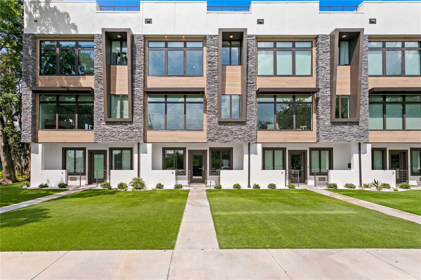 Property Photo: 90 Columbia Drive 5 FL 33606
