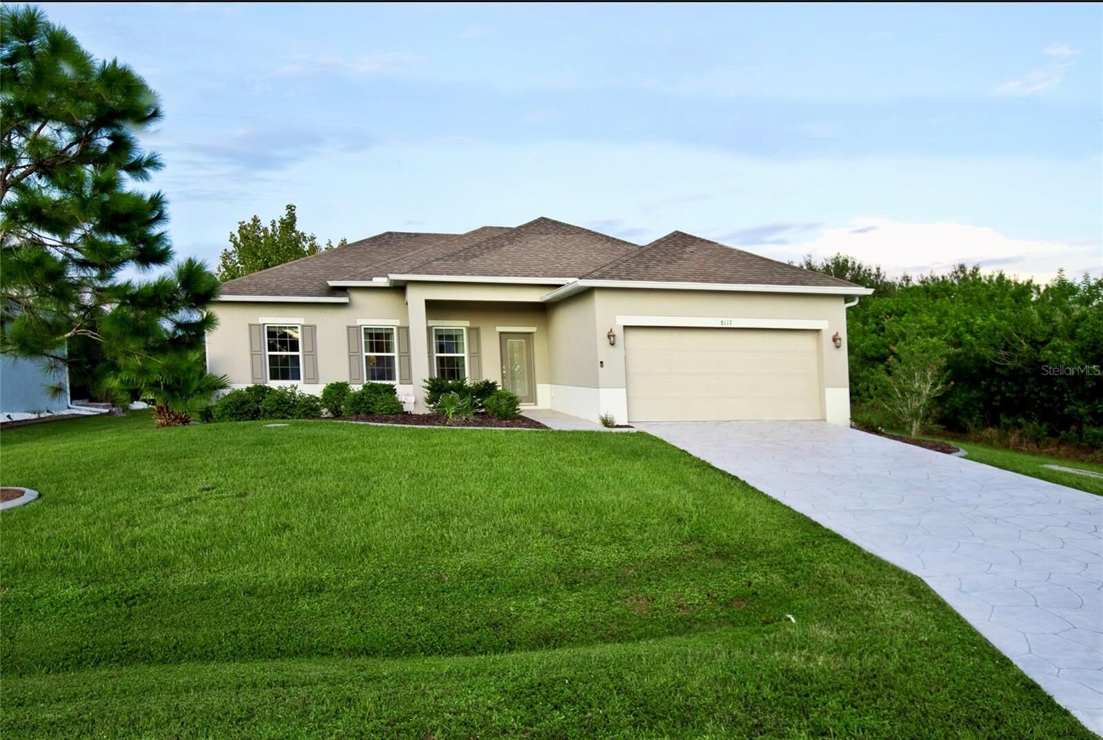 Property Photo:  8117 Tecumseh Circle  FL 33981 