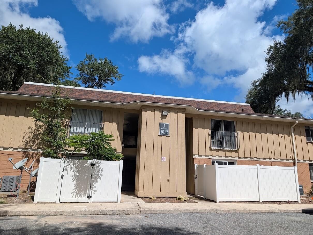 Property Photo:  507 NW 39th Road 127  FL 32607 
