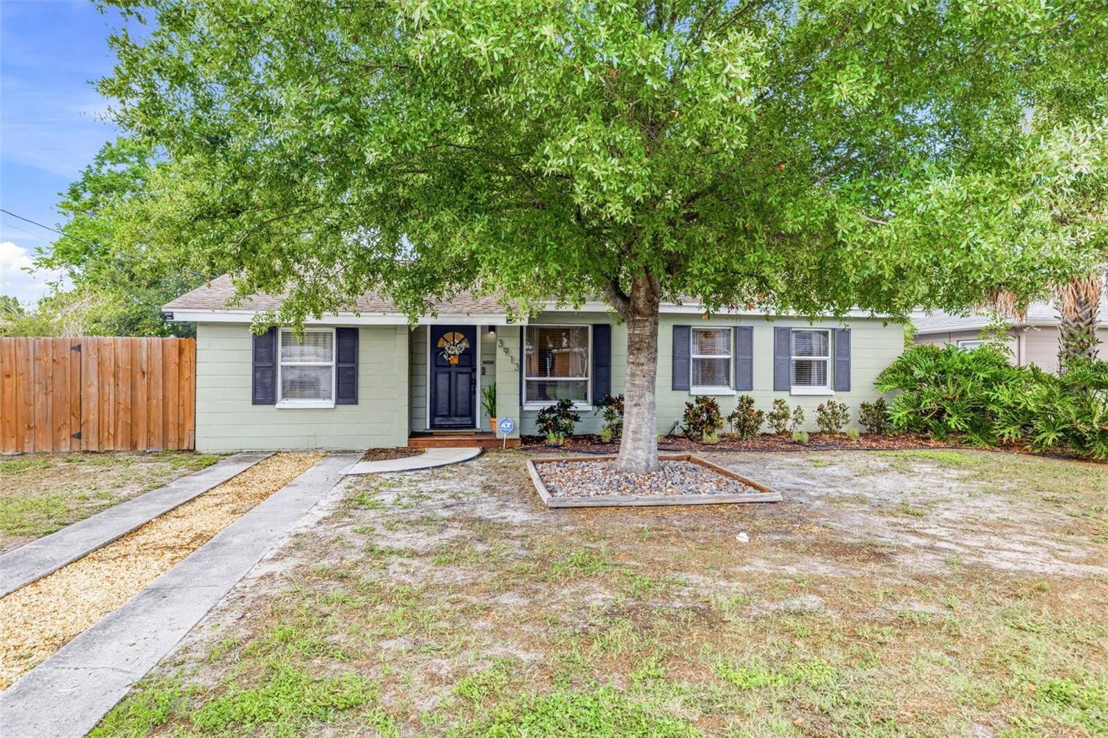 Property Photo: 3913 W Wallace Avenue FL 33611