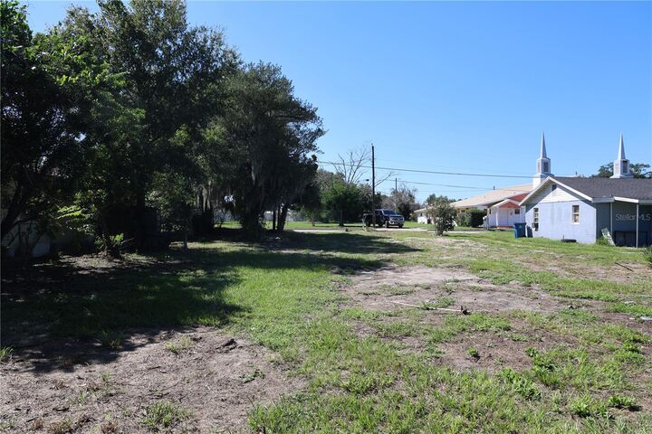 Property Photo: 232 C Street FL 33853