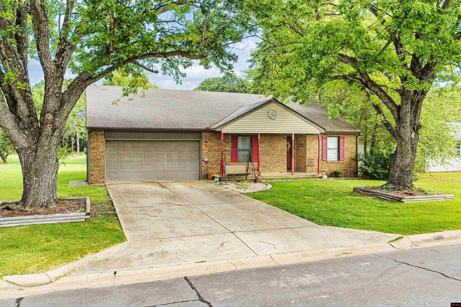 Property Photo:  1117 Ozark Avenue  AR 72653 