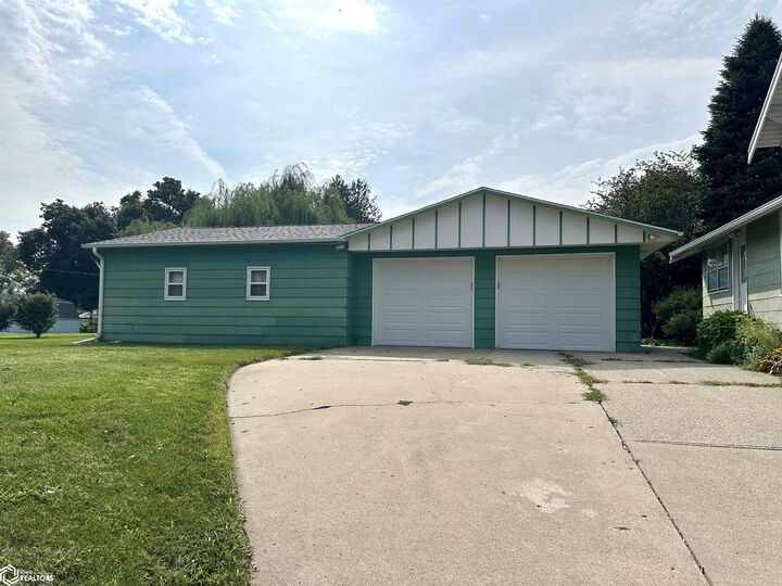 Property Photo: 1420 4th Avenue IA 50112