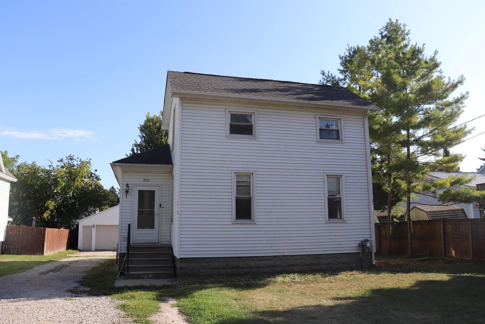 Property Photo: 201 E Calumet Street MI 48706