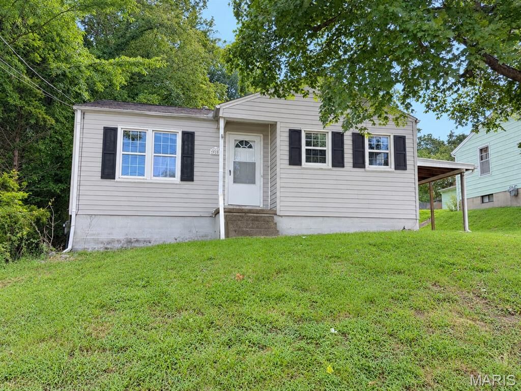 Property Photo:  910 N Sprigg Street  MO 63701 
