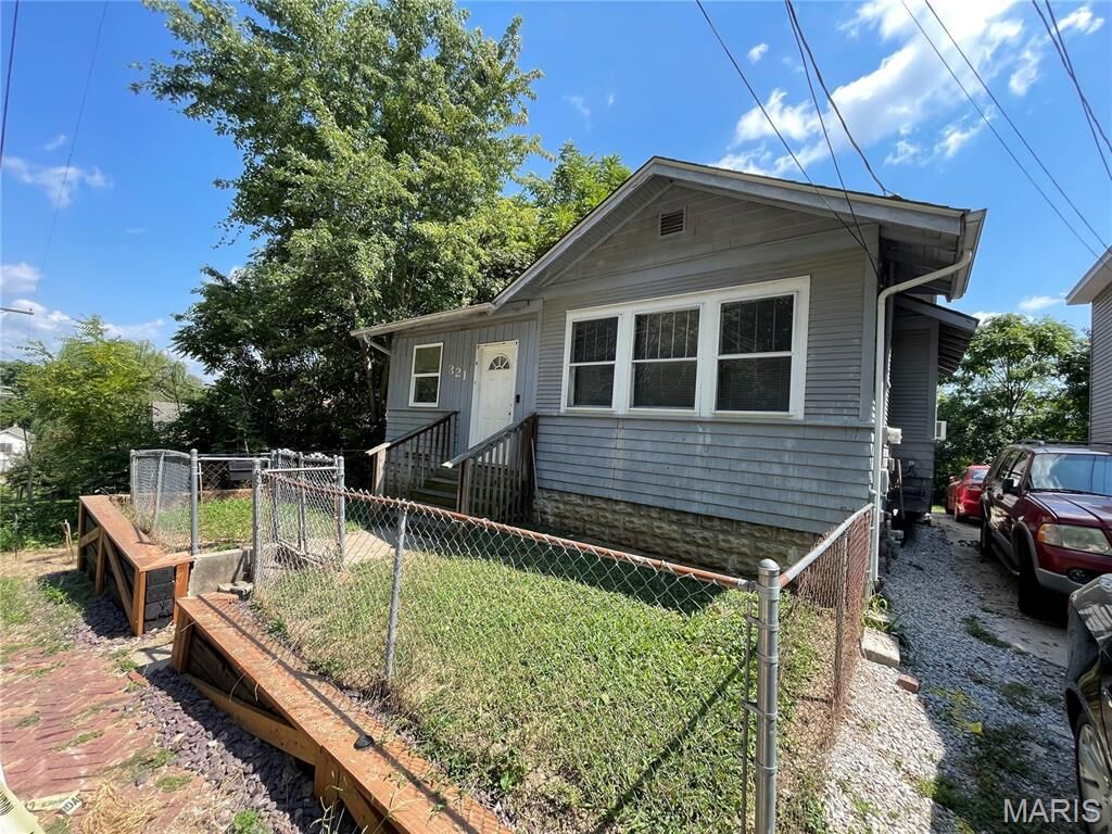 Property Photo:  321 Dry Street  IL 62002 