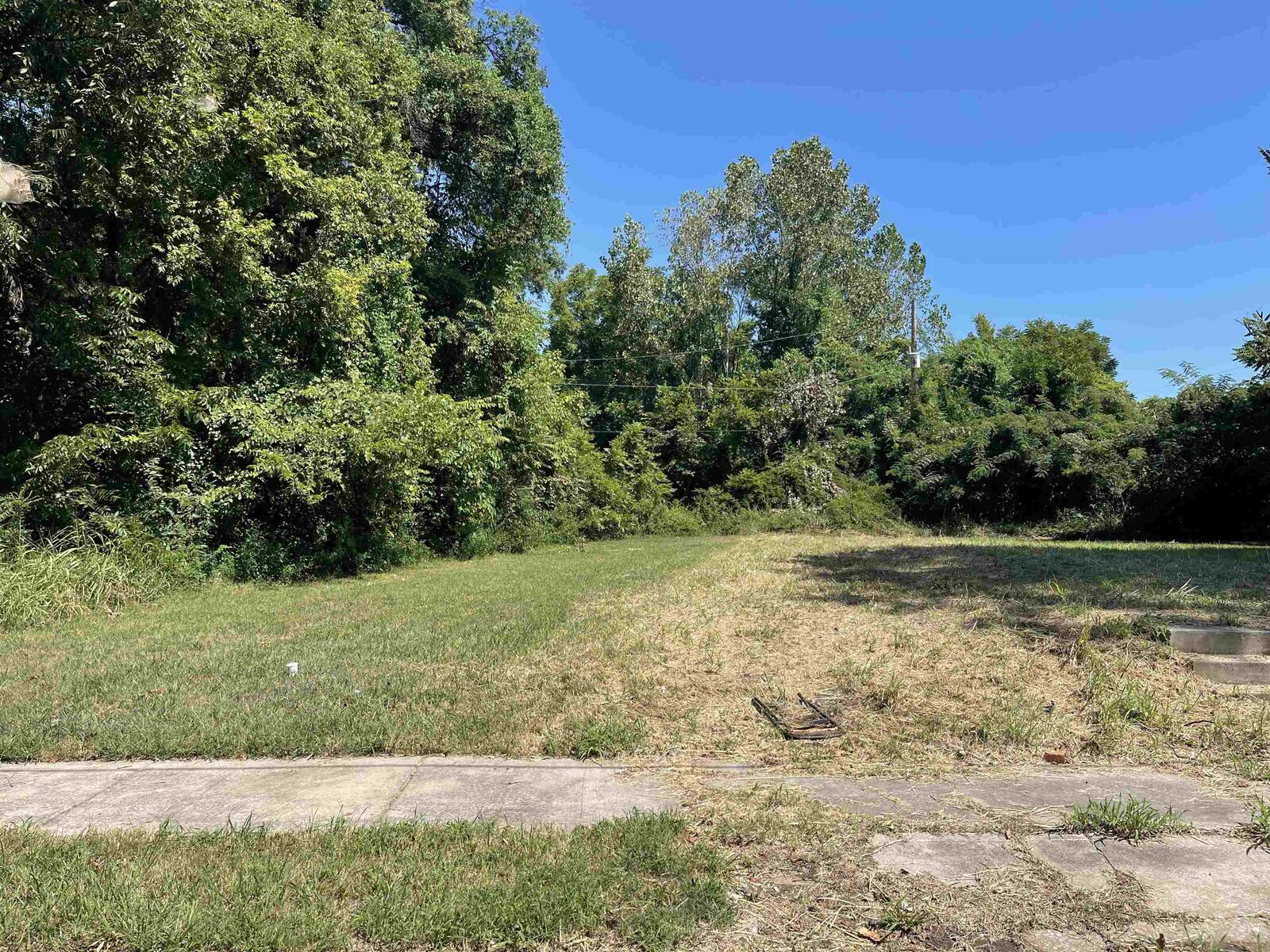 Property Photo: 358 E Lucy Ave TN 38106