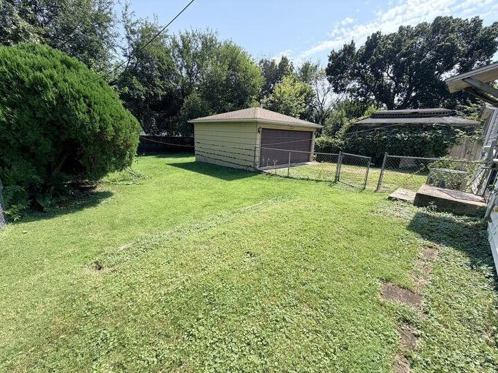 Property Photo: 717 N May Street IL 60506