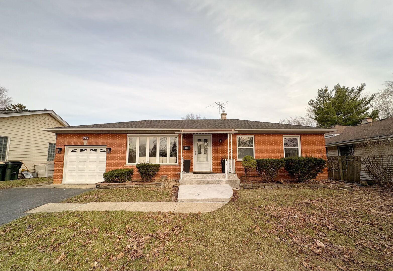 Property Photo: 215 S Forest Avenue IL 60074