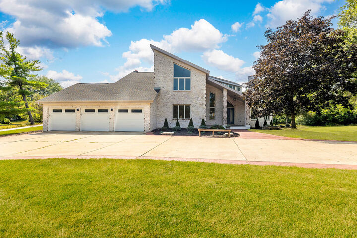 Property Photo: 8920 Royal Drive IL 60527