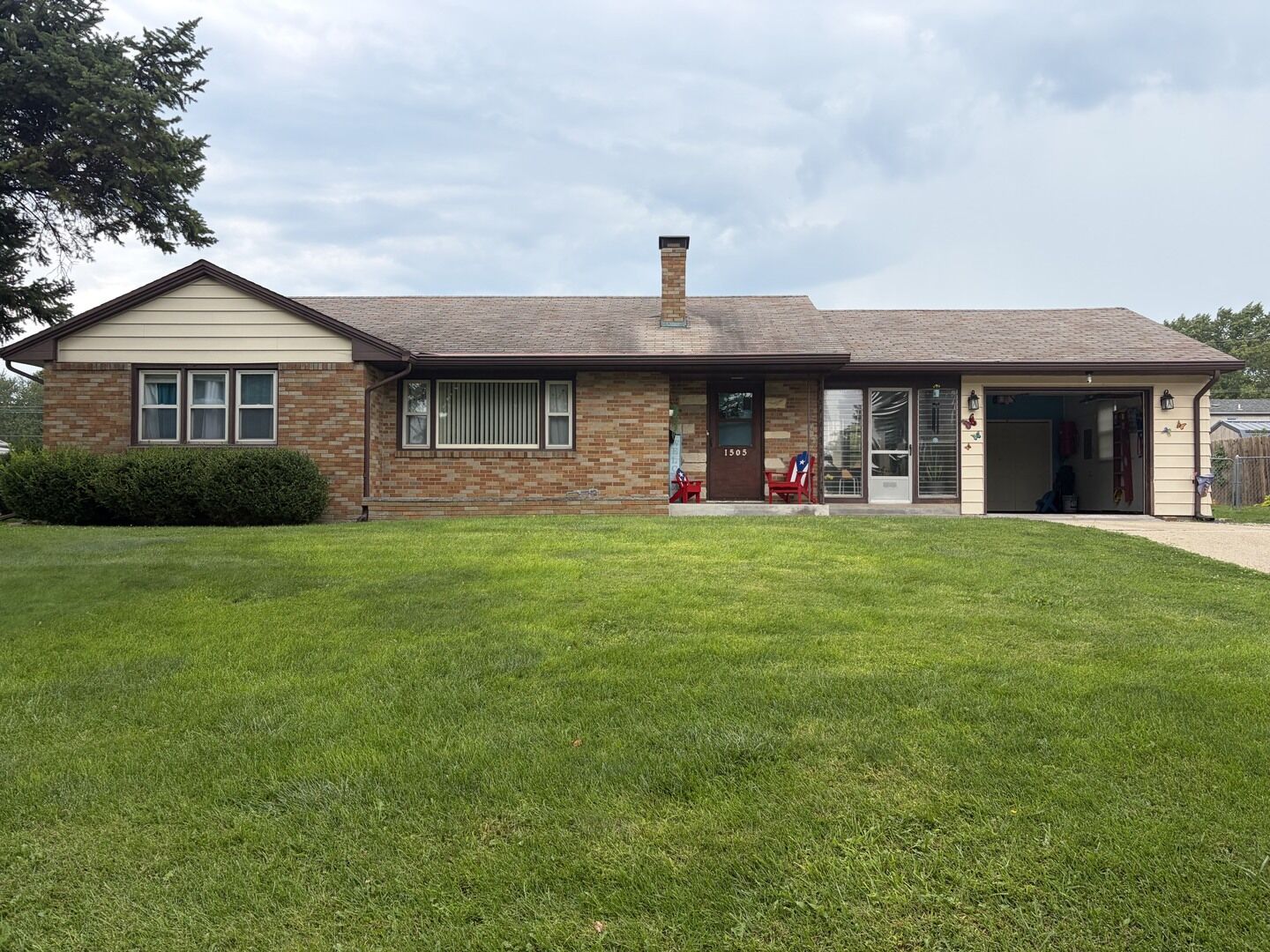 Property Photo:  1505 N Joliet Street  IL 61301 