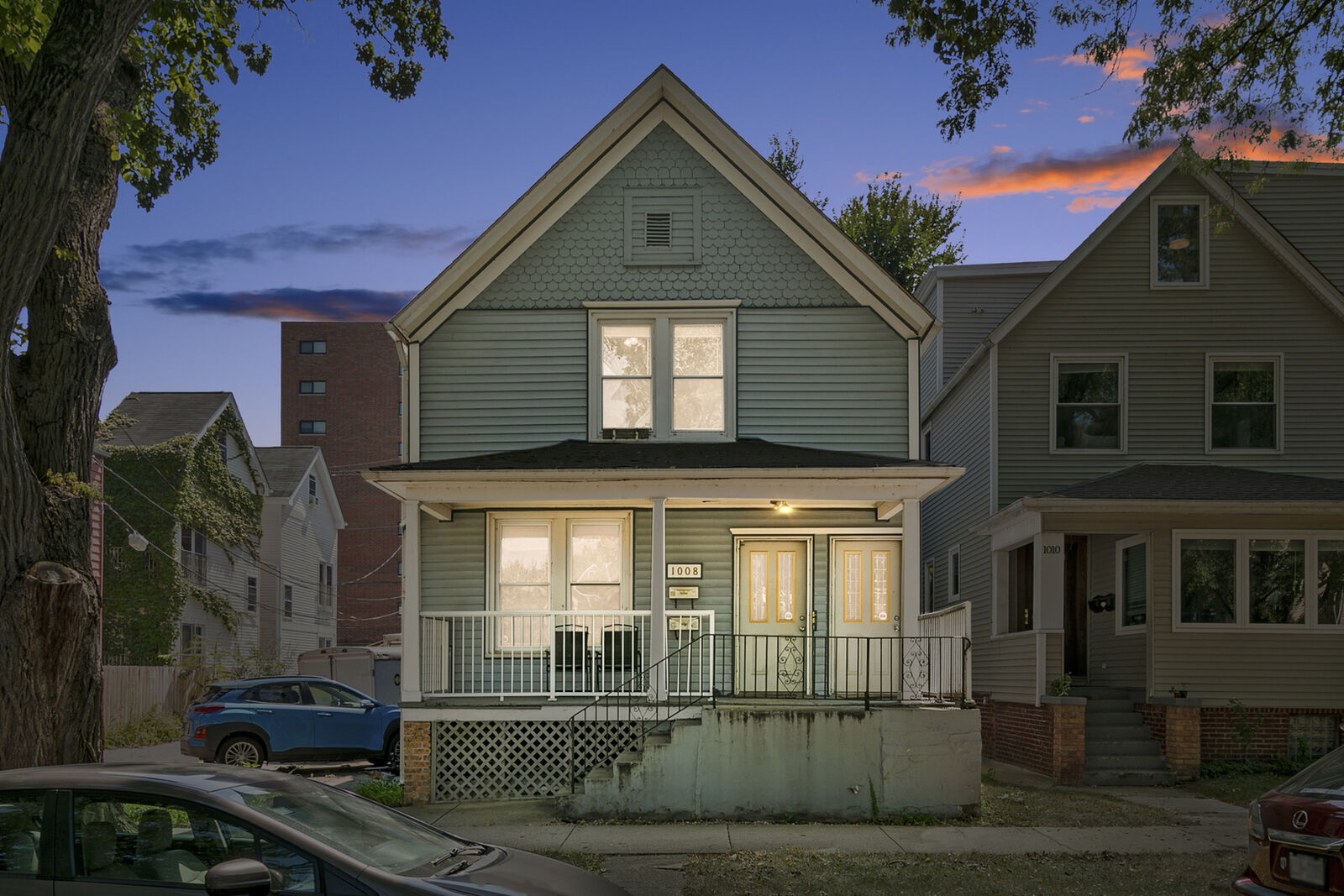 Property Photo:  1008 Garnett Place 1A  IL 60201 