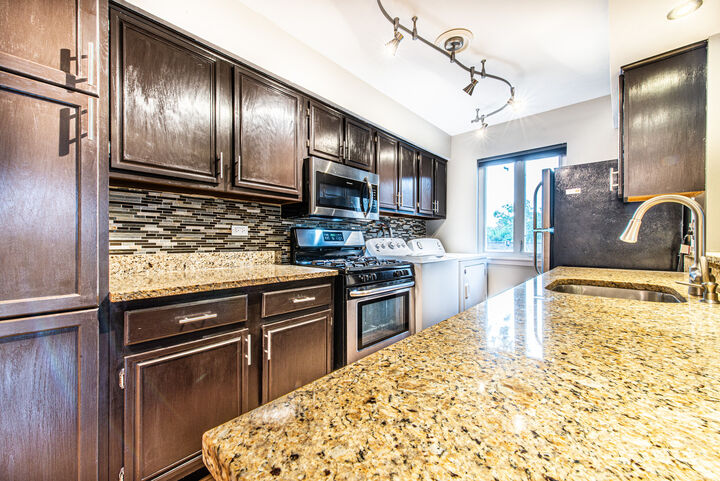 Property Photo:  724 E Old Willow Road 104D  IL 60070 