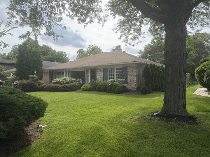 Property Photo: 6618 N Lightfoot Avenue IL 60646