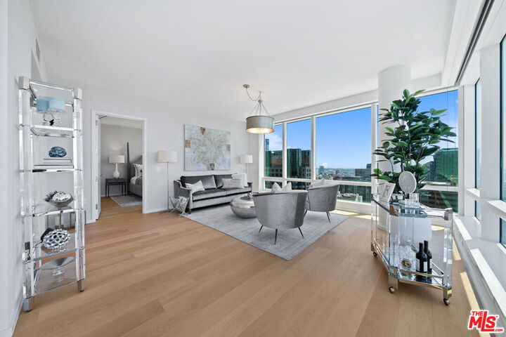 Property Photo:  877 Francisco Street 2609  CA 90017 