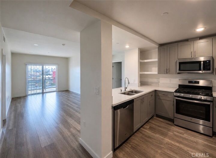 Property Photo: 1025 S Berendo Street 511 CA 90006