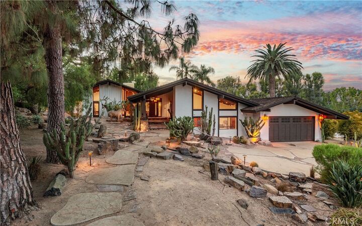 Property Photo:  21 Eastfield  CA 90274 