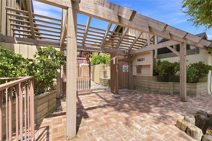 Property Photo:  18631 Collins 30  CA 91356 
