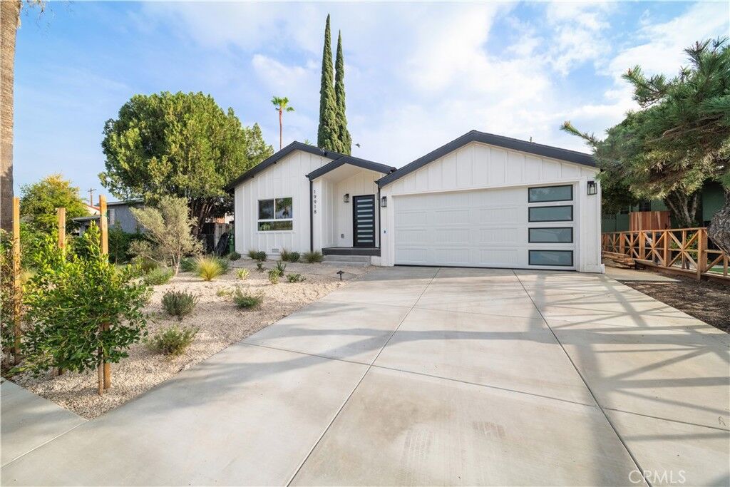 Property Photo:  19918 Kittridge  CA 91306 