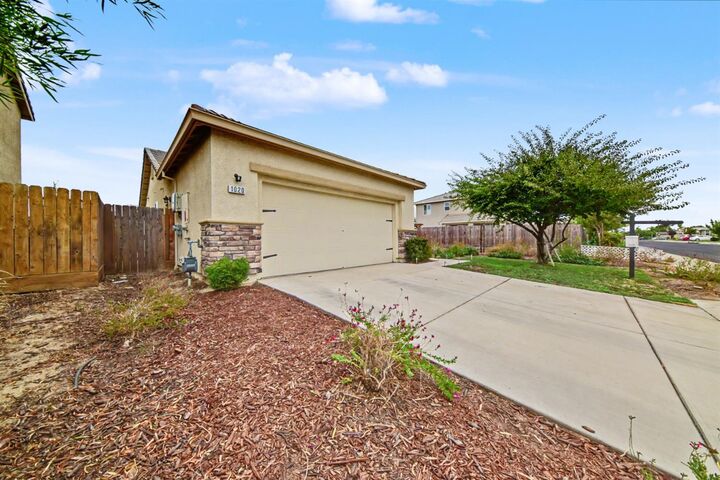 Property Photo:  1020 Narada Way  CA 95334 