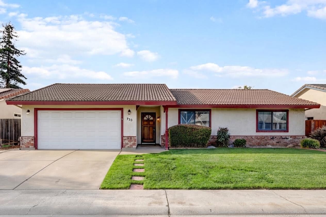 Property Photo:  733 Cimmaron Court  CA 95632 